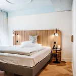 Western Hotel 4*