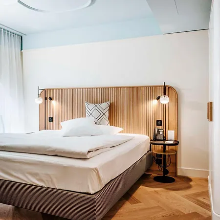 Western Hotel 4*